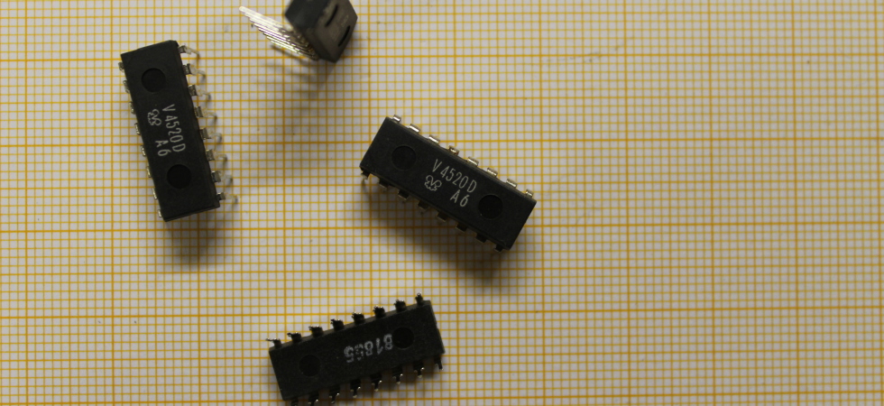 V4520 D - 4bit Zähler DIP16