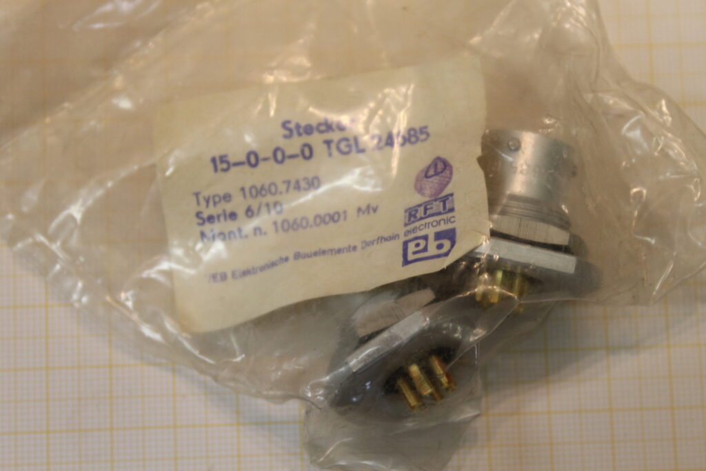 Stecker 15-0-0-0 TGL 24685